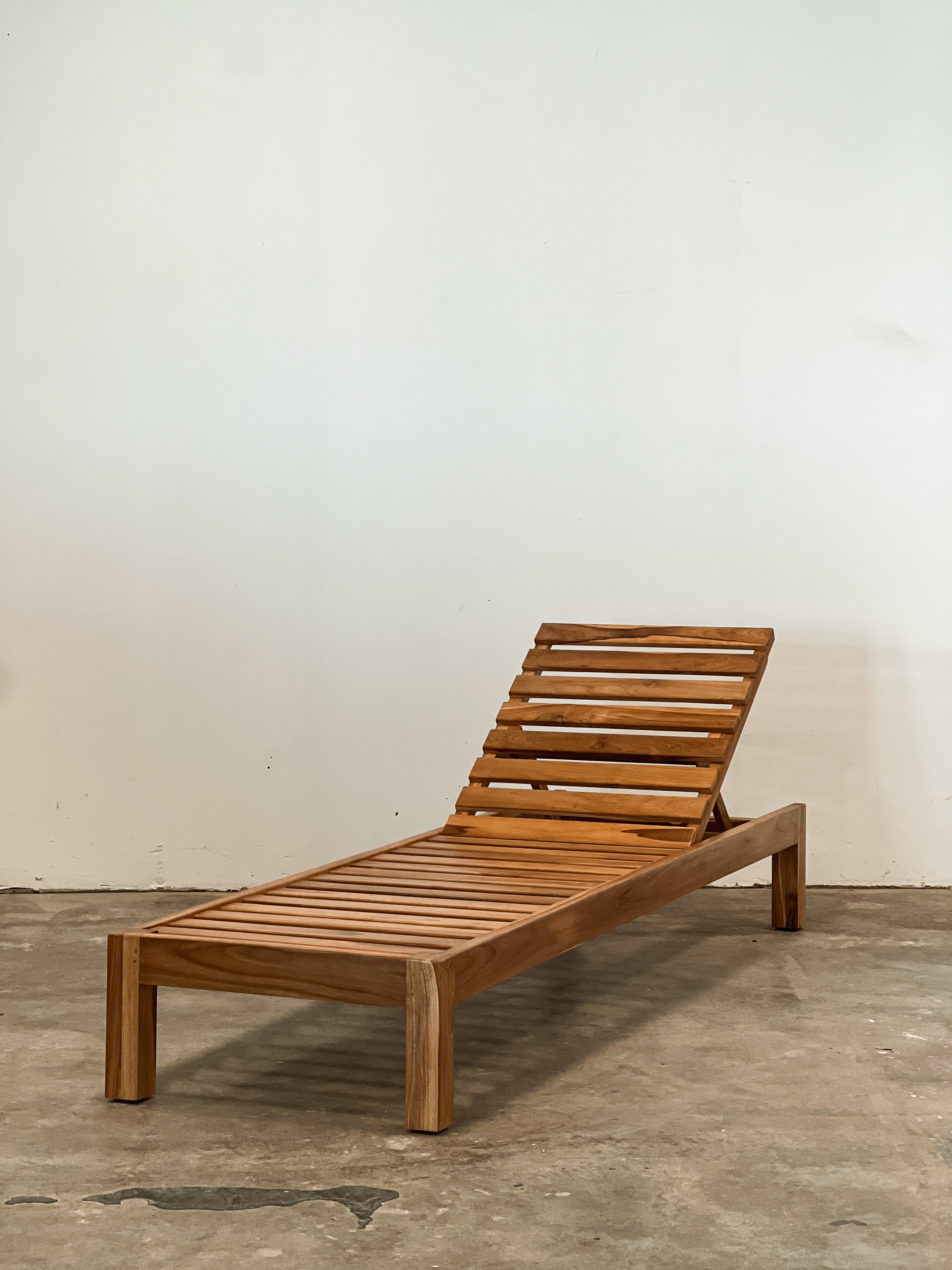 Sento Teak sunbed with cushion